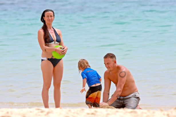 Alanis Morissette On A Vacation In Hawaii
