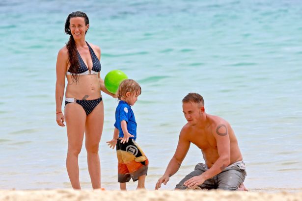 Alanis Morissette On A Vacation In Hawaii