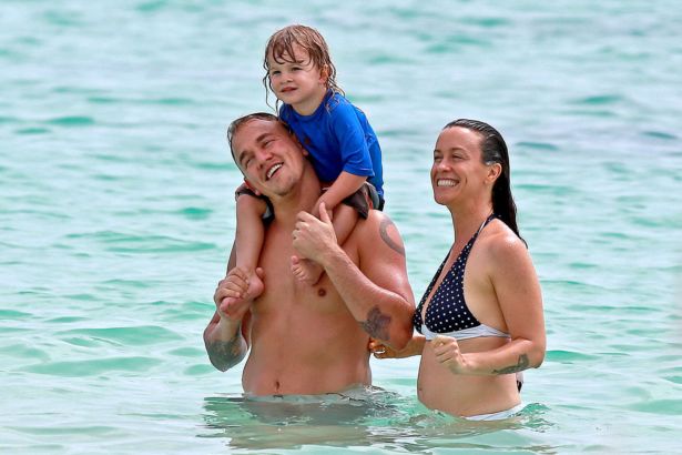 Alanis Morissette On A Vacation In Hawaii