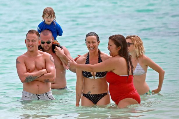 Alanis Morissette On A Vacation In Hawaii