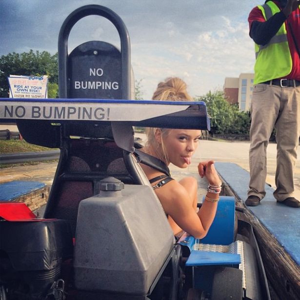 Nina Agdal On Instagram, Twitter, Facebook Pictures